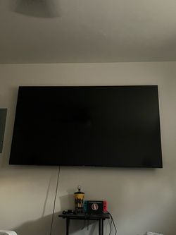 75” TV with TV Mount  (READ DESCRIPTION)