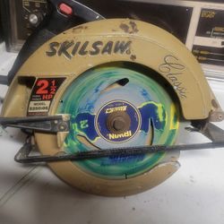 Skilsaw Circular Saw w/ Extra Blade