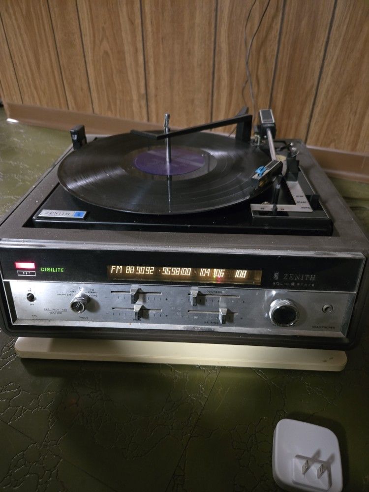 Vintage Zenith Solid State Stereo Receiver + Turntable (1970s)