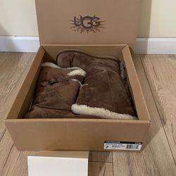 UGG Messenger Buckle Boots  Color Chocolate Sz 7