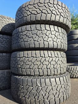 285 70 17 Falken tires Con 80% de Vida Las 4