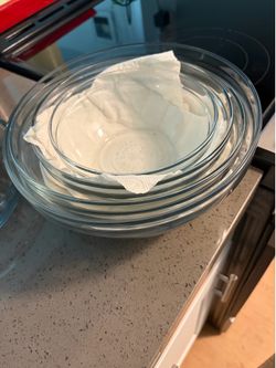 Mixing bowls, pie dish and heart shaped bowls