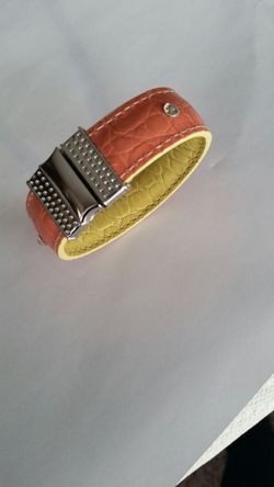 Genuine leather bracelet.