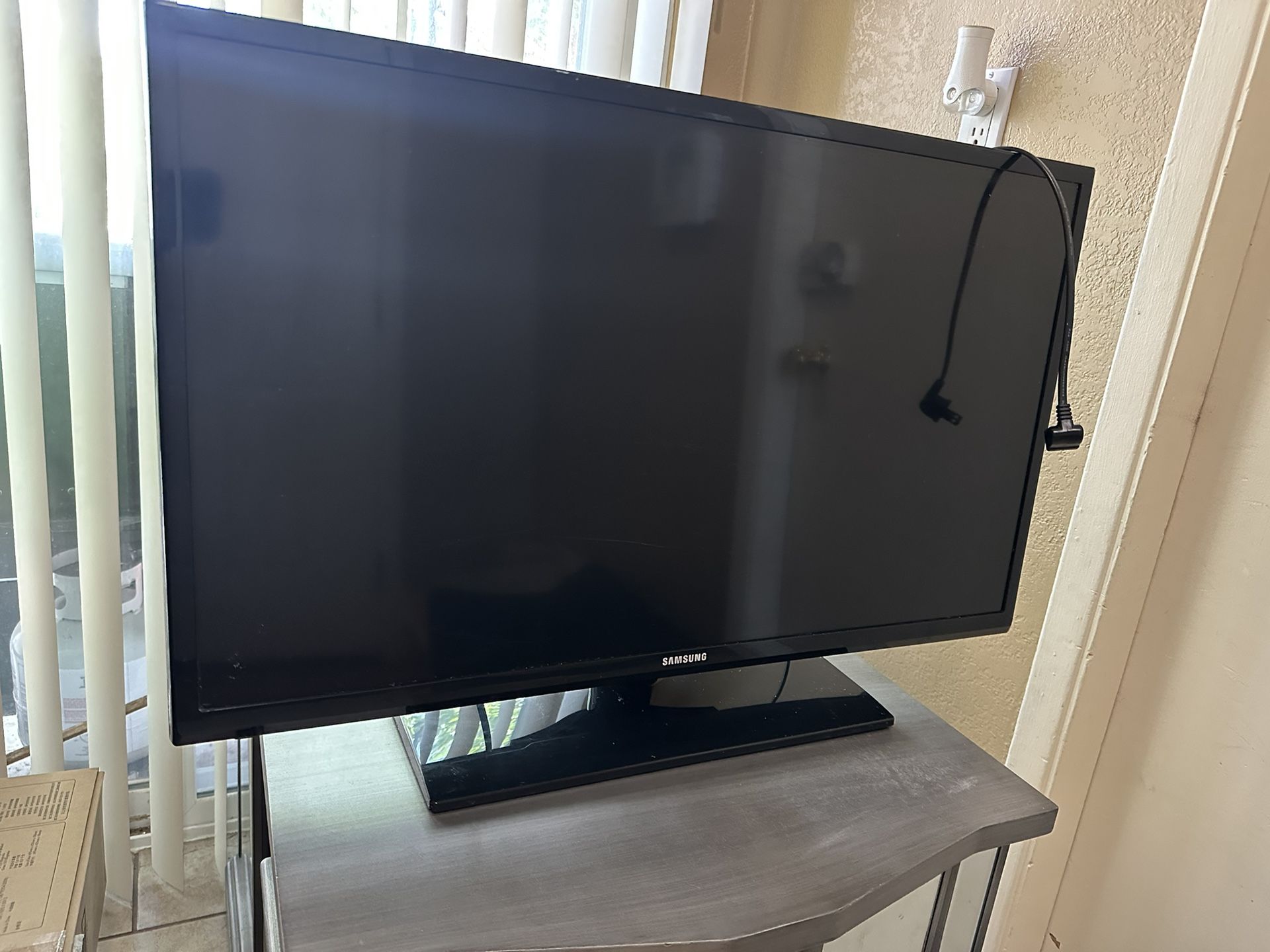 Samsung 32” HDTV