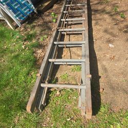 Extension Ladder 10' extends to +- 19'