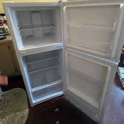 Apartment Size Refrigerator 