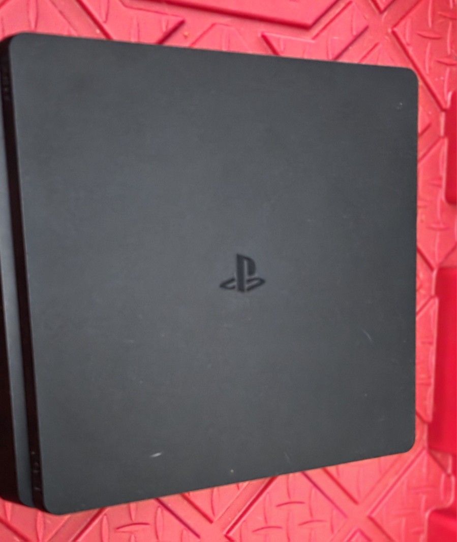 PS4 + 2 Controllers and Charger