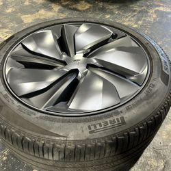 1 ONE WHEEL AND TIRE MODEL Y CROSSFLOW WHEEL PIRELLI 255/45/19 25%