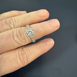 18 K White Gold halo Diamond Ring