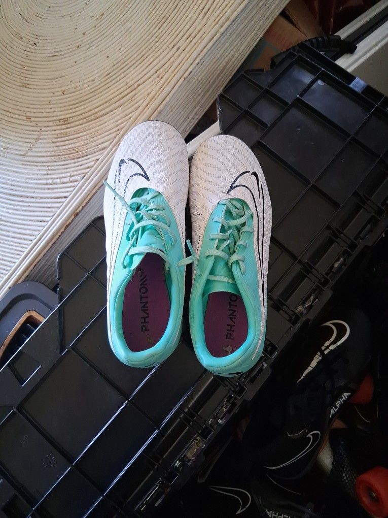 Nike Size 7 Cleats
