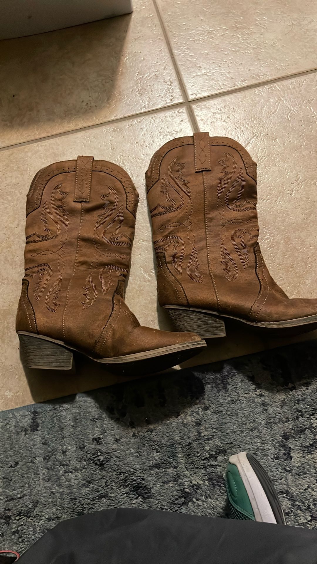 Celia Boots Beautiful Whit A USA Patent