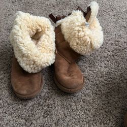 Size 4 Kids Uggs 