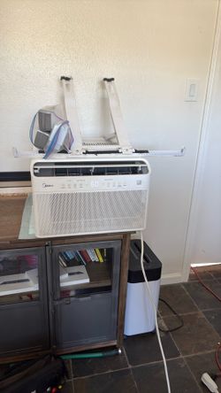 Air conditioner  160$ u shaped  wi fi smart ac 8000btus very quite absolutely  freezing
