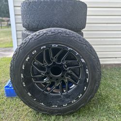 🚨BIG SALE🚨🛻FOUR TIS OFF-ROAD WHEELS and 35in Tires. ✨