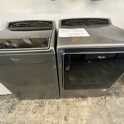 USED WHIRLPOOL WAHSER AND DRYER SET