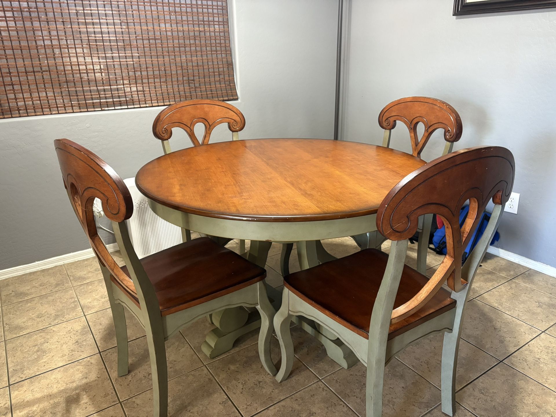 MARCHELLA Round dining Table