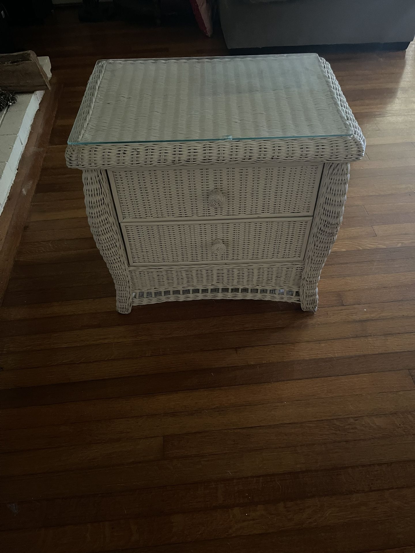 WHITE WICKER TABLE