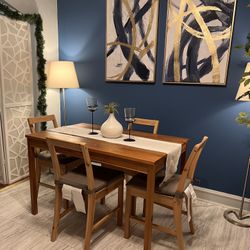 Nice Small Wood Dining Set Good Condition!! Table With 4 Chairs! I Can Deliver.