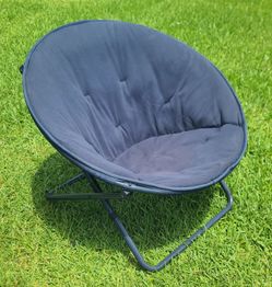 Foldable moon chair