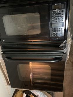 General Electric:  Two in one, oven and microwave.  Marca GE:  dos en uno,  horno y microndas
