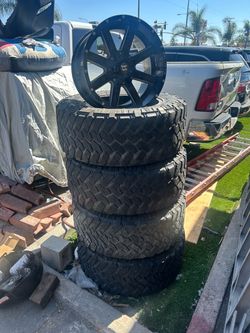 35x12.5R20 wheels 4