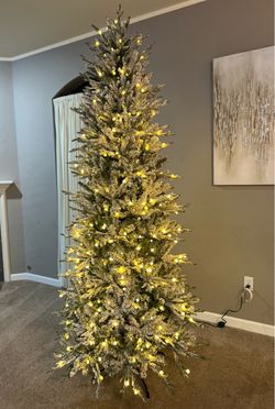 Árbol de Navidad Nevado 7.5" $150