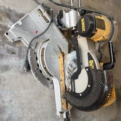 DeWalt DW718 miter saw