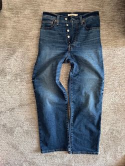 Levi women’s ankle jeans size 27