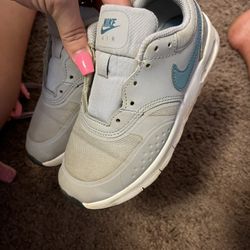 Nike Boys Need Shoe Strings Great play Shoe 