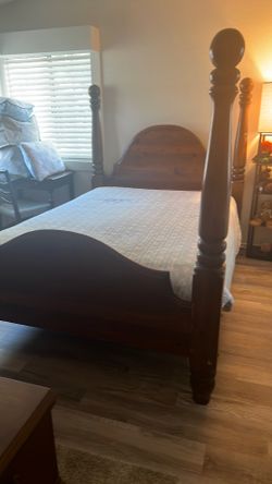 Queen size 4poster bed solid wood
