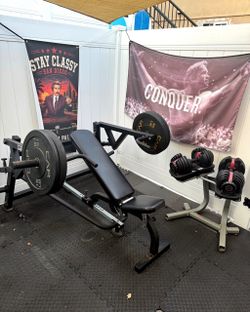 Plate-Loaded Chest Press Machine