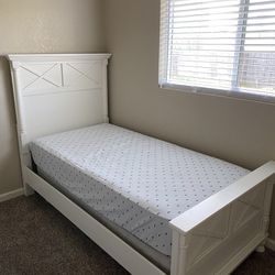 2 white twin beds