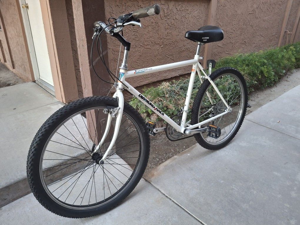 DIAMONBACK MOUNTAIN BIKE 21 SPEEDS TIRE 26 SIZE L