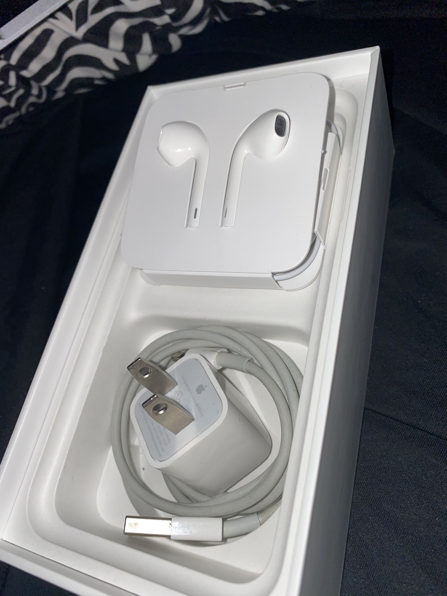 Apple iPhone Wired Headphones ONLY 🎧