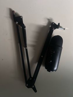Blue Yeti USB Microphone with Boom Arm
