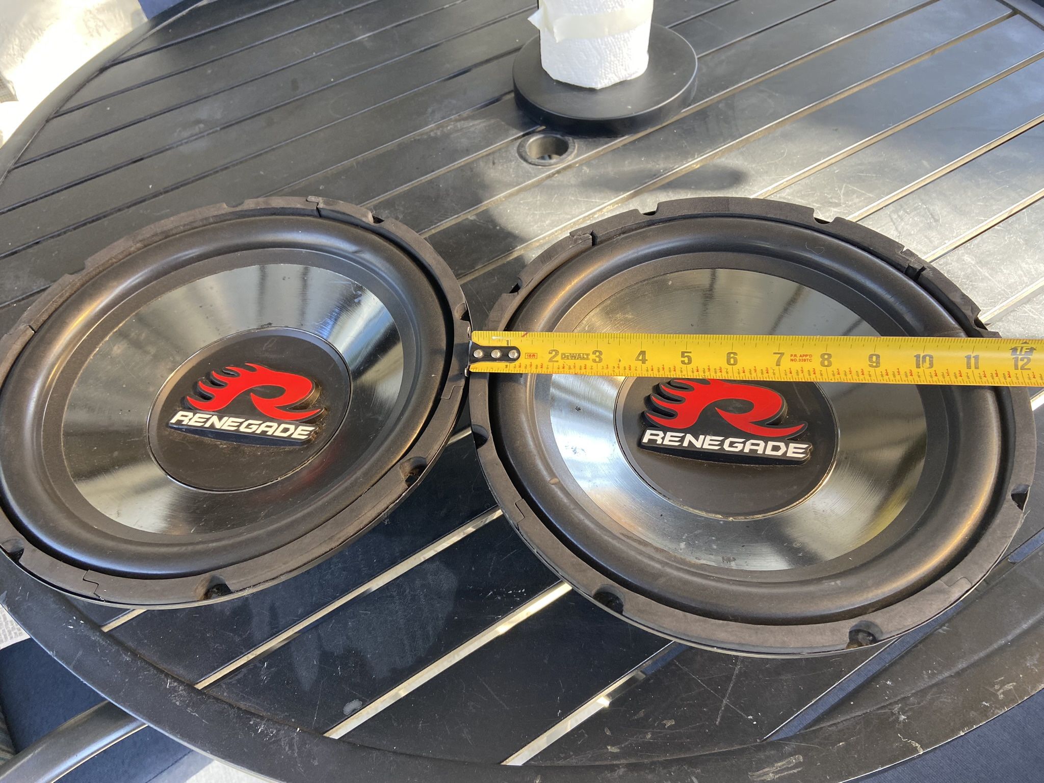 2 Speakers 12” Subwoofers 