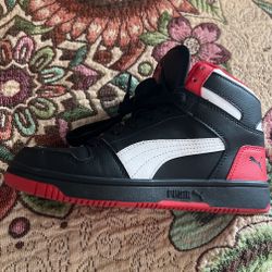 Pumas Red And Black  US 4C