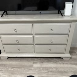 Beautiful Modern Dresser