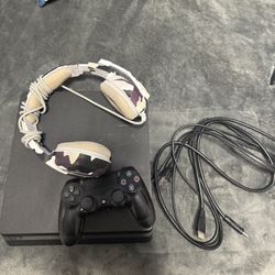 PS4 Slim 