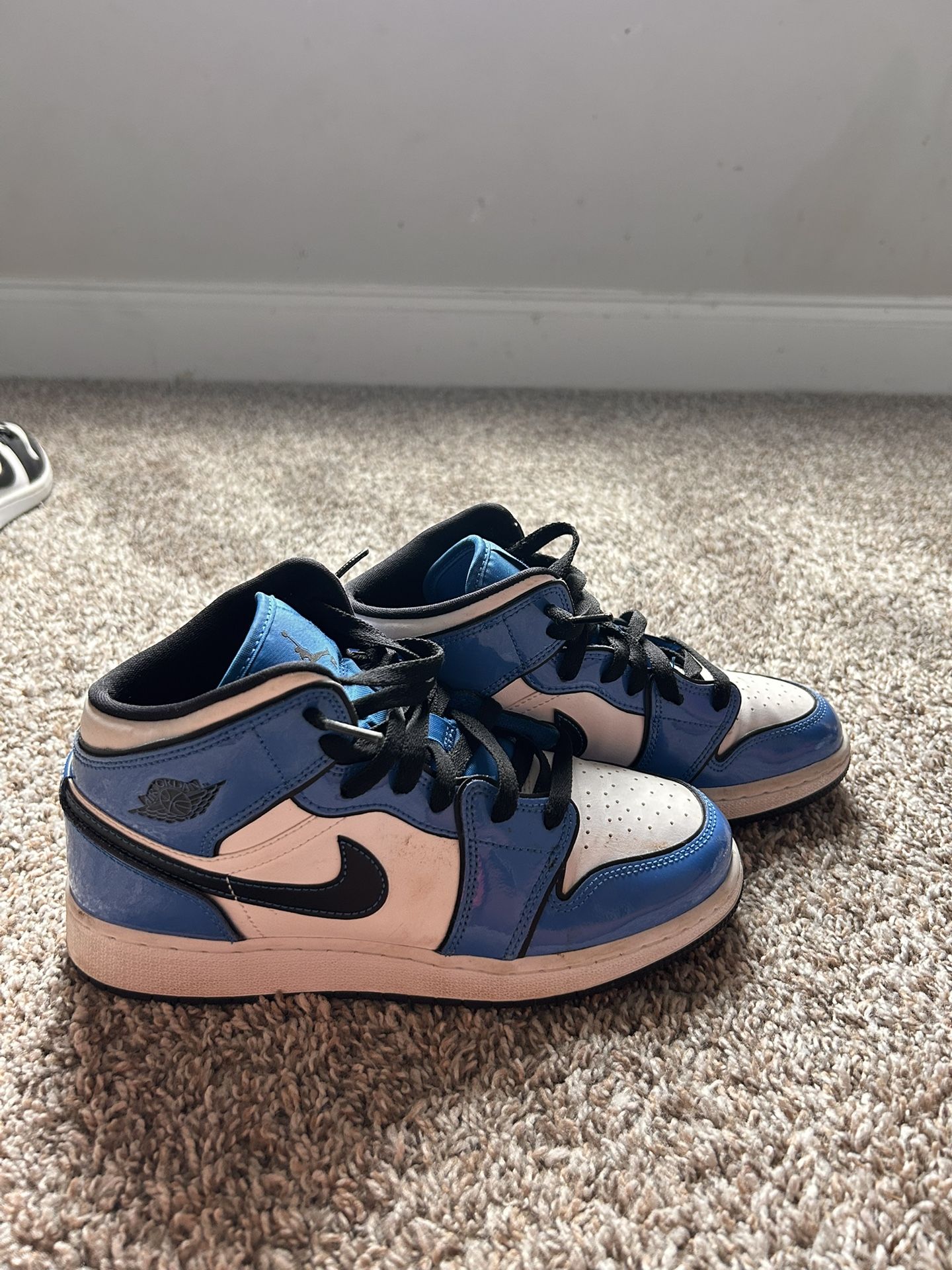 Jordan 1 Mid signal blue GS