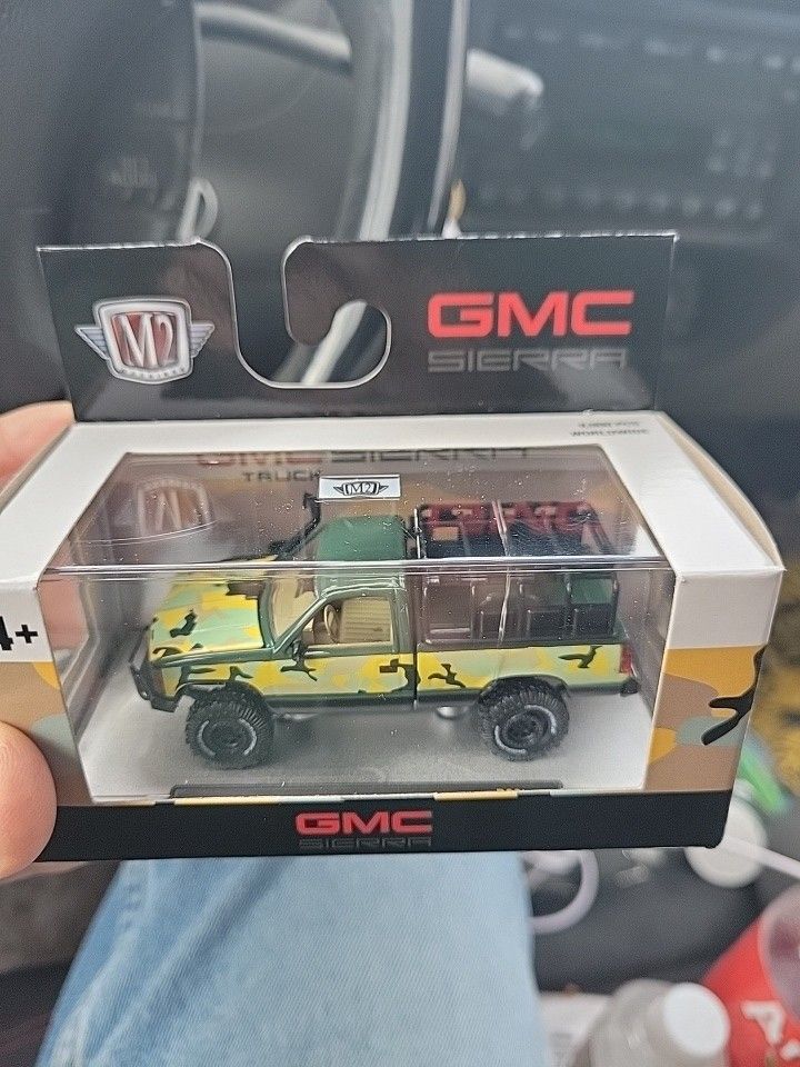 Hot Wheels m2 1998 GMC Sierra Grande 1500 4x4 Collectible Car