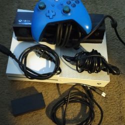 Xbox One S 1tb, Kinect, One Paddle And 4games