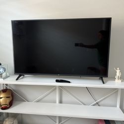 2 TVs In Great Condition 55” And 32”
