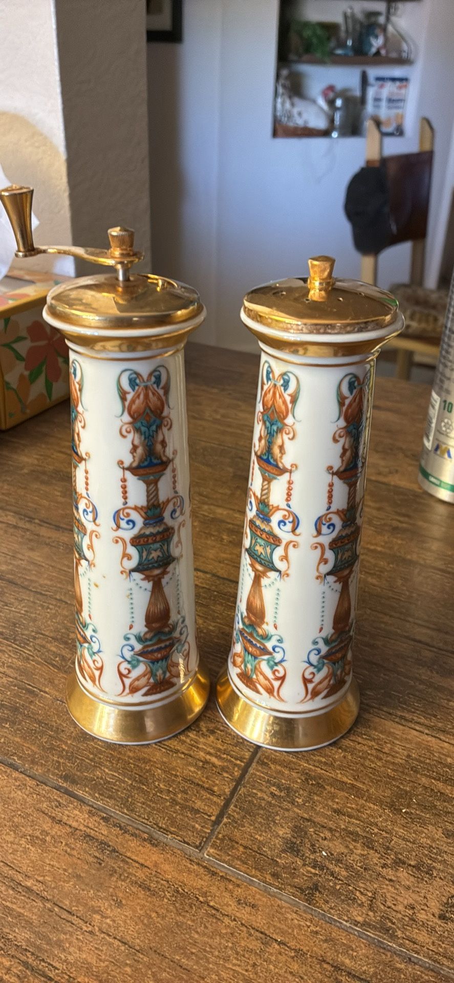 Vintage LENOX Lido Salt Shaker and Pepper Grinder Mill ,Porcelain,24K Gold  Trim
