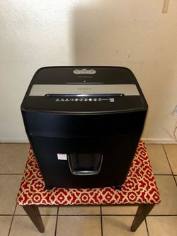 Insignia 10-Sheet Microcut Shredder - Black