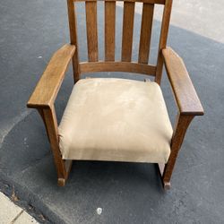 Beautiful Oak Mission Style Rocking Chair