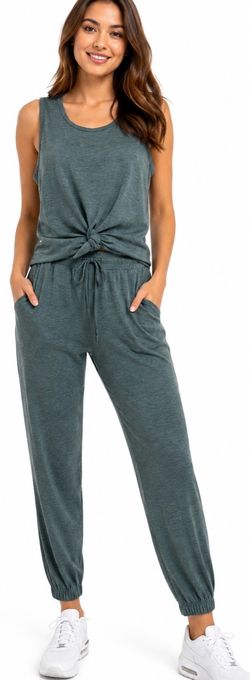A versatile athleisure set .Size L. $30.