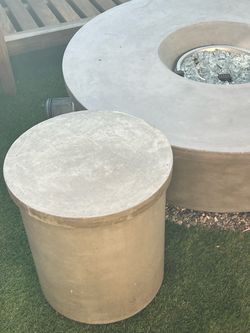 Concrete fire pit