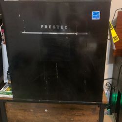Mini Fridge w/ Mini Freezer 