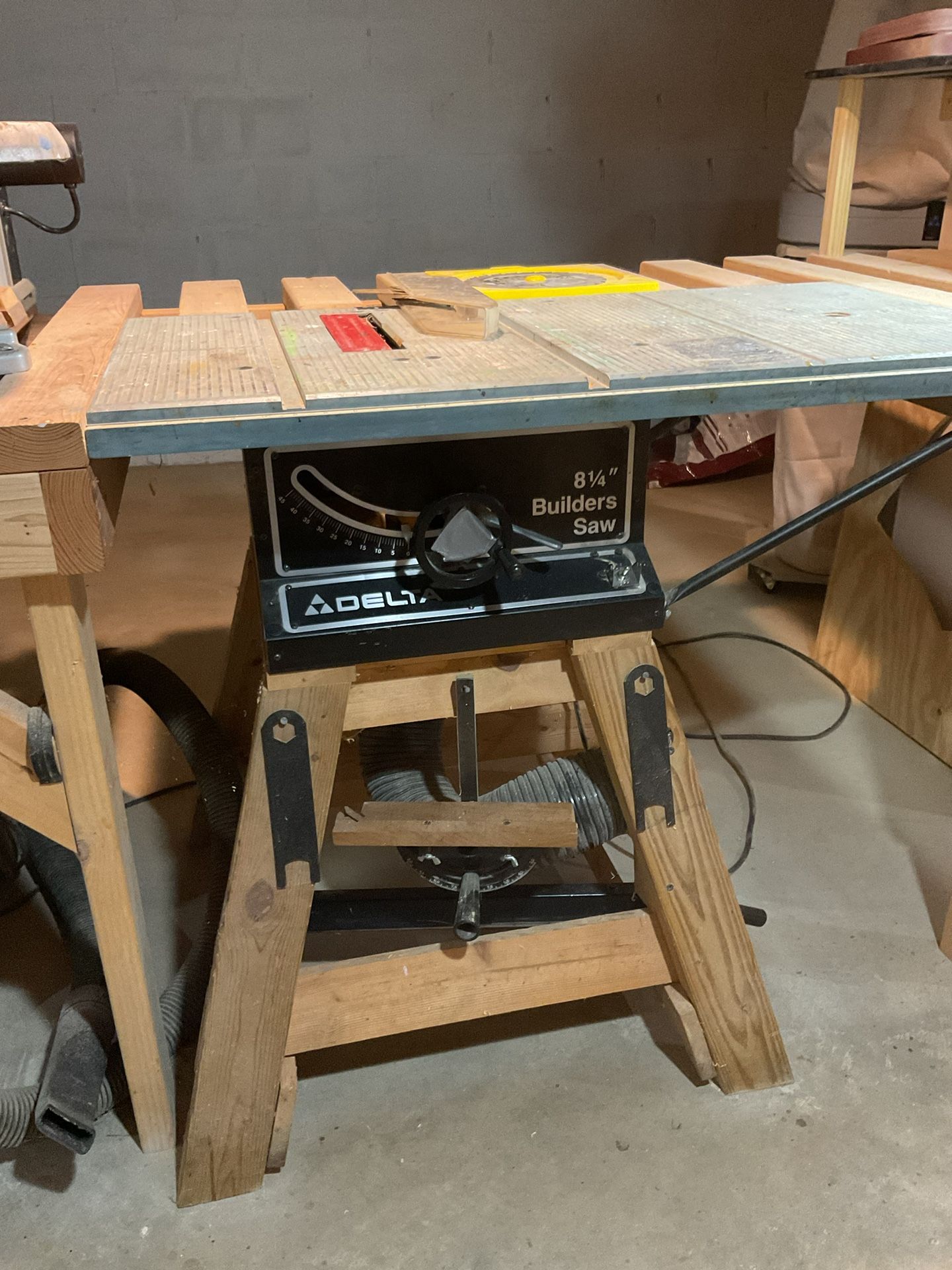 Delta 8 1/4” Builders Saw (Model 34-330)